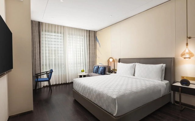 HUALUXE Shanghai Changfeng Park by IHG