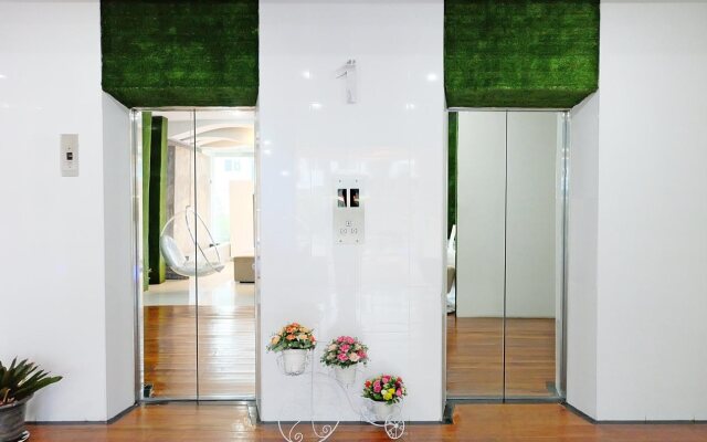 Tenera Boutique Residents