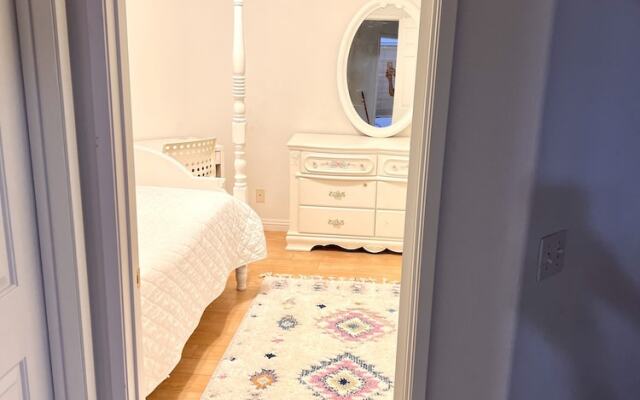 Beautiful 3 Bedroom Townhome in Irvine