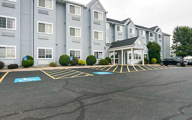 Motel 6 Sycamore, IL