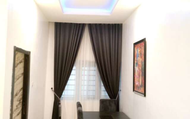 Inviting 2-bed Apt With Parking in Ifako-ijaiye