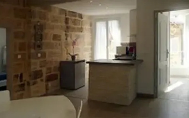 A l'Abri du Palais
