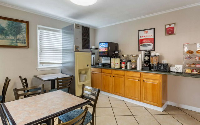 Econo Lodge Sturbridge Route 20