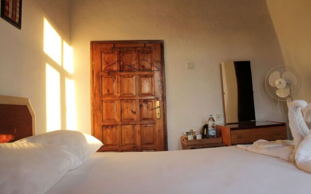 Yasin's Place Backpackers Cave Hostel