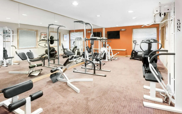 Days Inn and Suites Kalamazoo