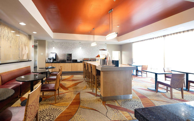 La Quinta Inn & Suites by Wyndham Starkville at MSU