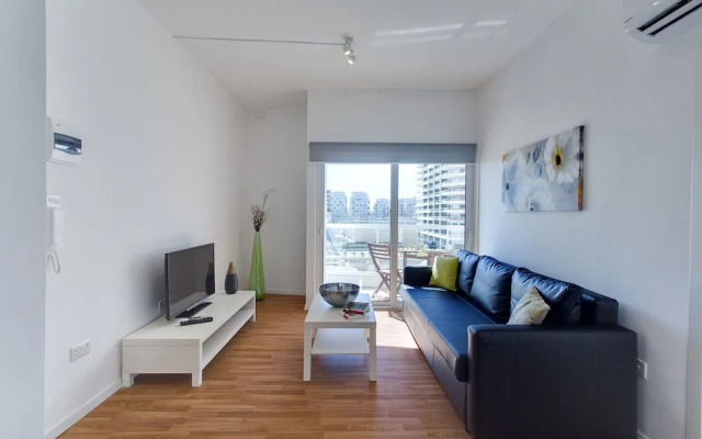 Modern Apartment With Stunning Seaviews