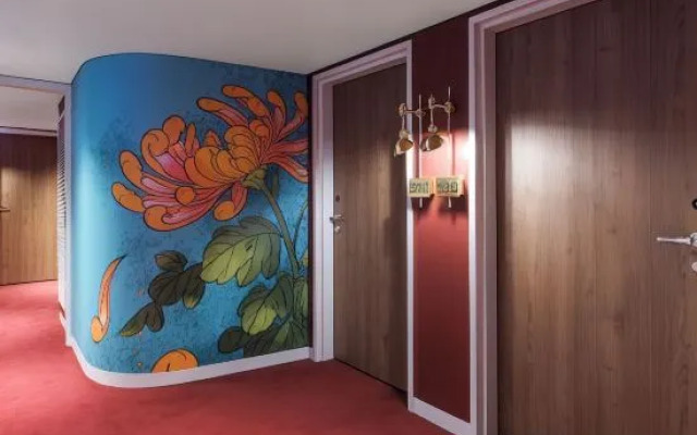 Adge Hotel & Residence