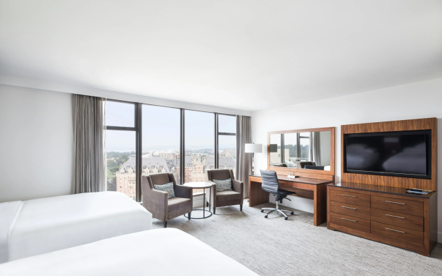 DoubleTree by Hilton Hotel & Suites Victoria