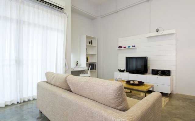 212 Serviced Apartment