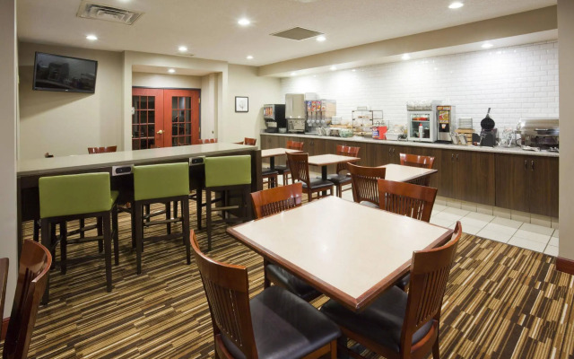 Country Inn & Suites by Radisson, Willmar, MN