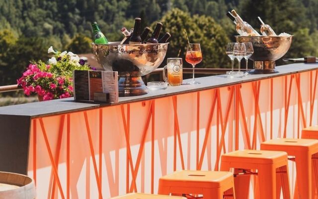 Hotel Base Camp Lodge