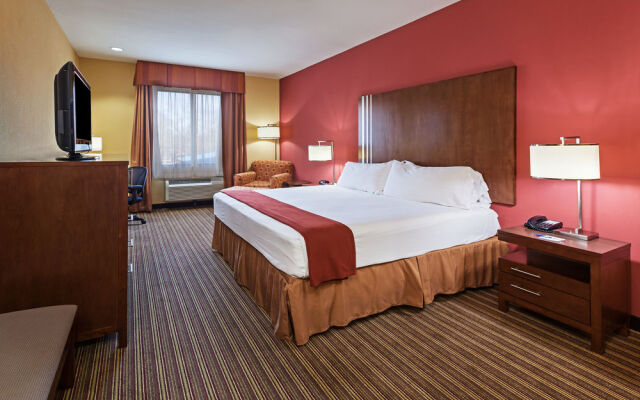 Holiday Inn Express & Suites Cleveland