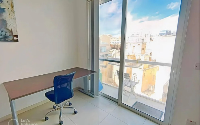 Remarkable 2-bed Apartment in St Julians