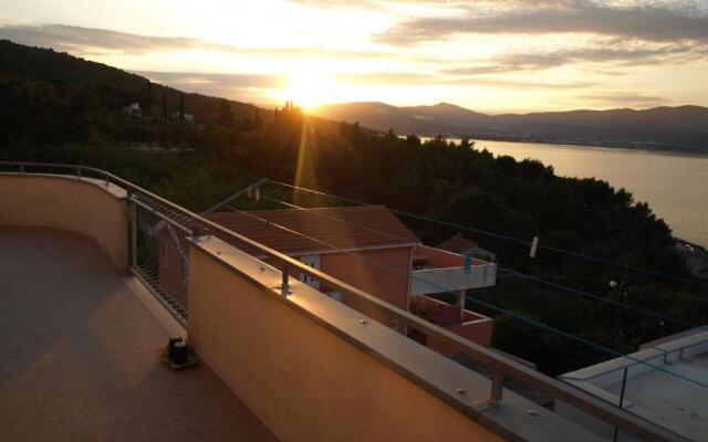 Apartments Ljilja sea view