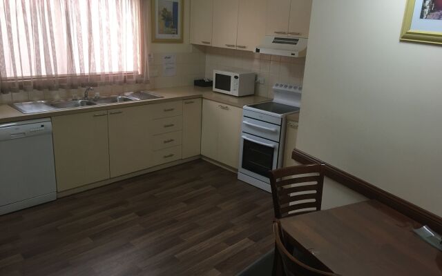 AAt 28 Goldsmith Motel