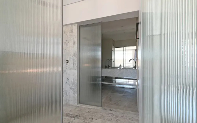 Elegant One Bed Sea Point Mountain Views