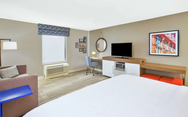 Hampton Inn & Suites Oakwood Village-Cleveland