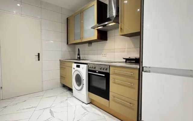 Lovely 4BR Apt Near Kaufpark Alterlaa
