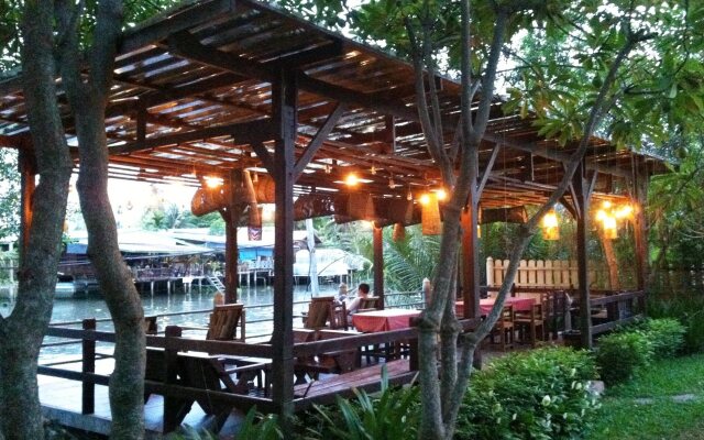 Baan Suan Amphawa