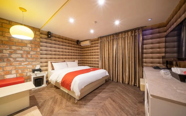 Bucheon R Hotel