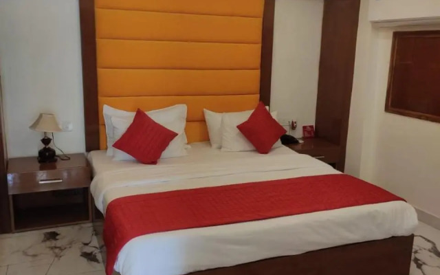 OYO Rooms Jaipuria Mall, Indirapuram