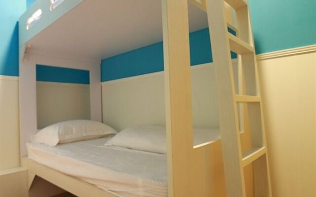 ColorZ Hostel