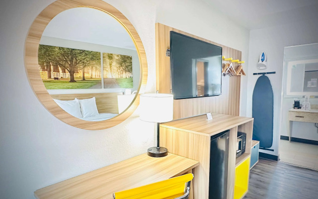 Days Inn by Wyndham WestEnd Alexandria,VA Washington DC Area