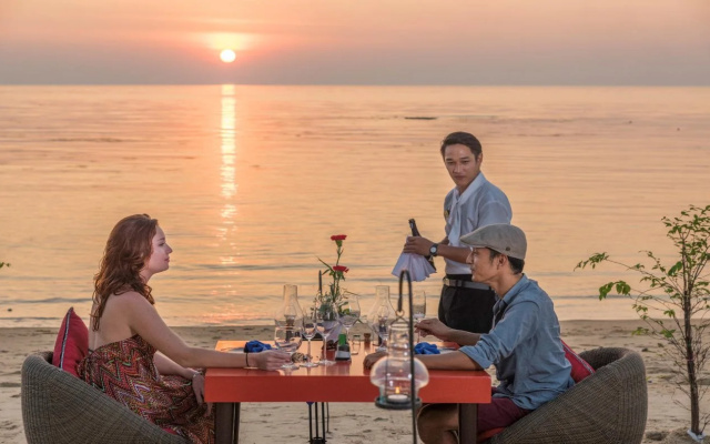 The Sunset Beach Resort & Spa Taling Ngam