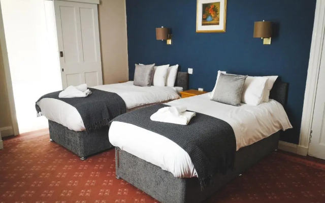 George and Abbotsford Hotel