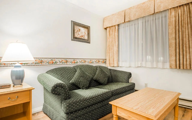 EconoLodge - Kelowna