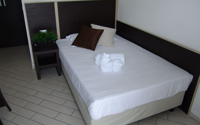 Hotel Paradise Airport