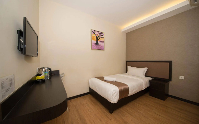OYO 1214 Oro Hotel