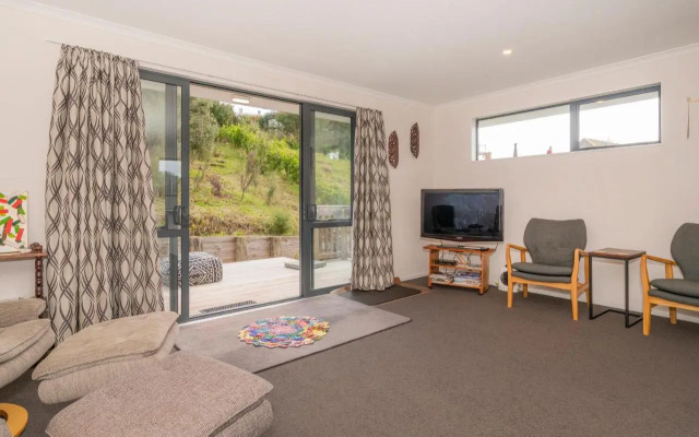 Manuka Lodge - Tairua Holiday Home