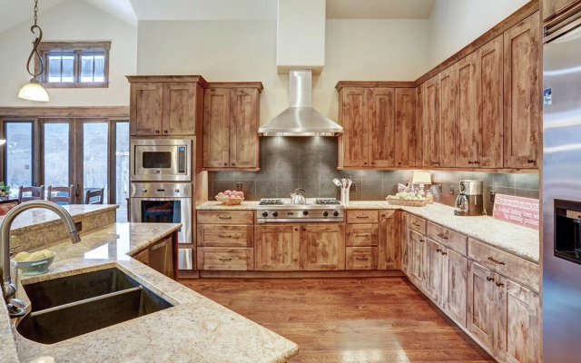 Lone Star Lodge 3 Bedroom Townhouse by RedAwning