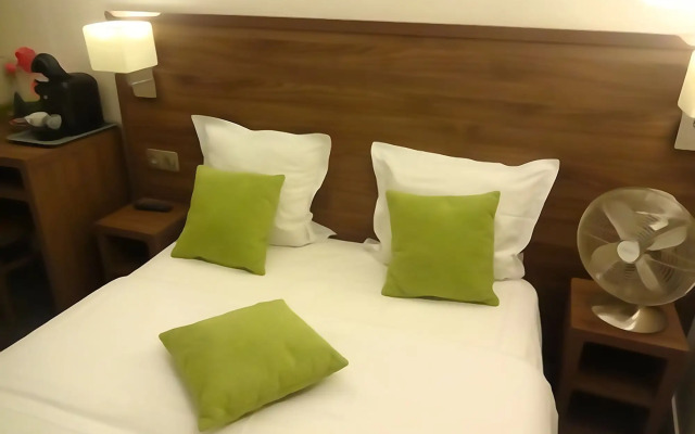 Hotel La Perle Montparnasse