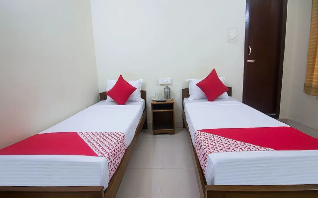 OYO 12216 Paramount Inn