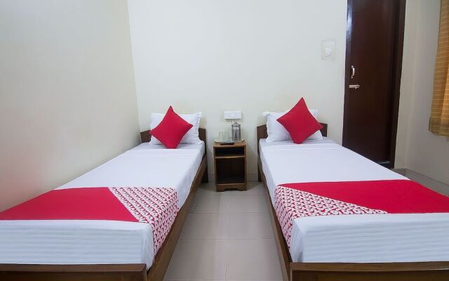 OYO 12216 Paramount Inn