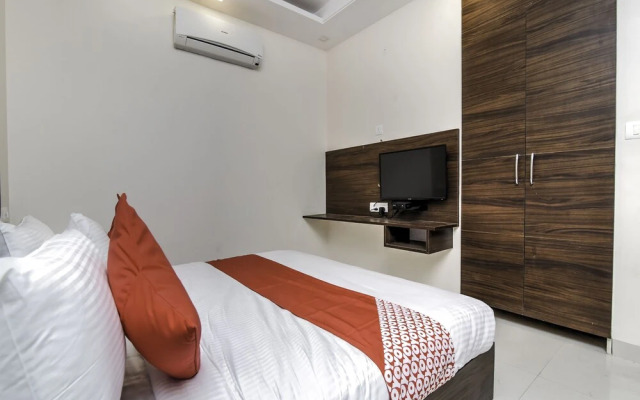 OYO Flagship 22449 Rajouri Garden J block