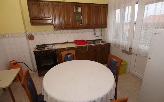 Apartment 752