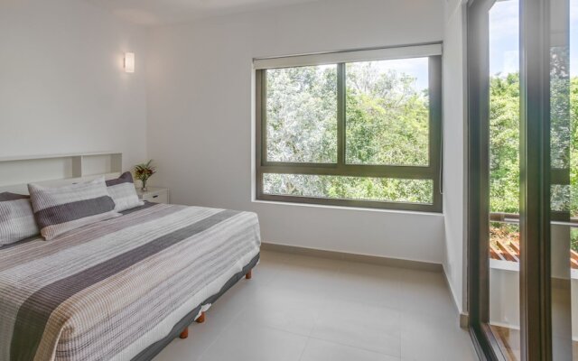 SIU M6 Second floor Condo by Gate48