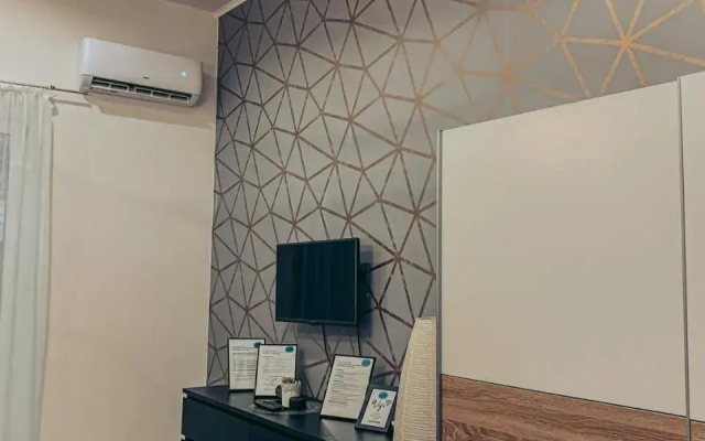 Heroes Square Apartment