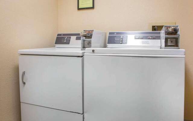 Quality Inn Ottawa near Starved Rock State Park