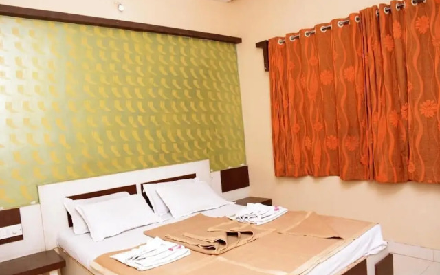 Hotel Sai Varsha