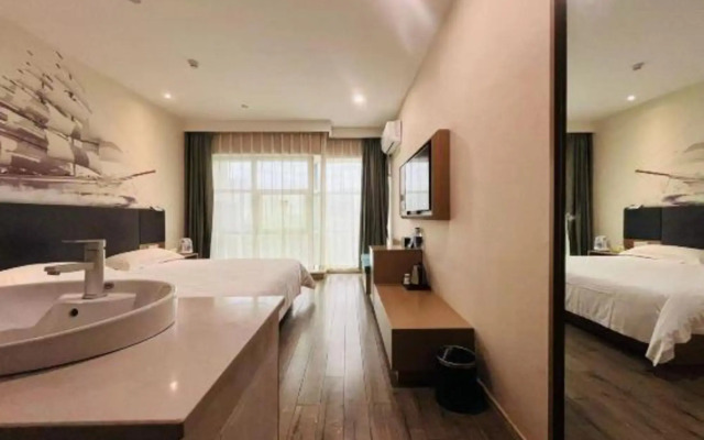 Heng 8 Hotel Chain (Jiaxing Youchegang Swan Lake)