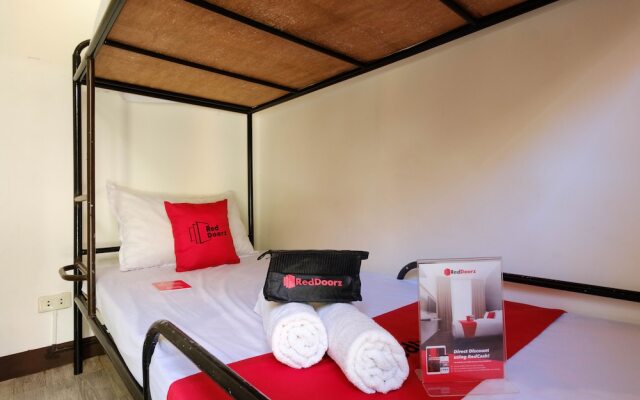 RedDoorz @ Governors Drive Coron
