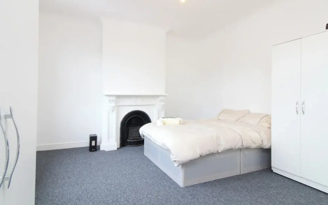 Cosy room in stafford road