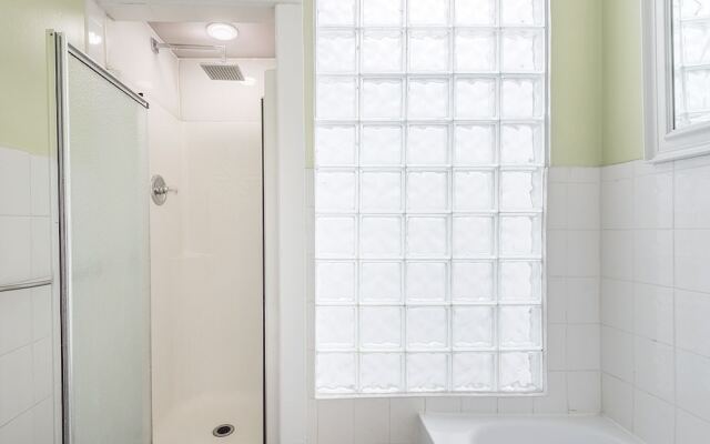 Beautiful 6BR Apt Near Olympic Stadium