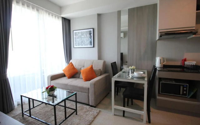 6-Ave Surin Apartment