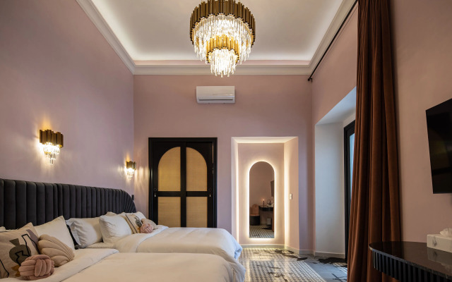 HOLT's Hotel De Mi Independencia